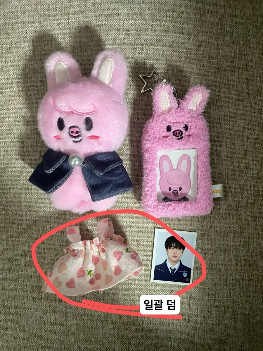 skz changbin piggy skzoo magic school certificate holder photo doll clothes wts