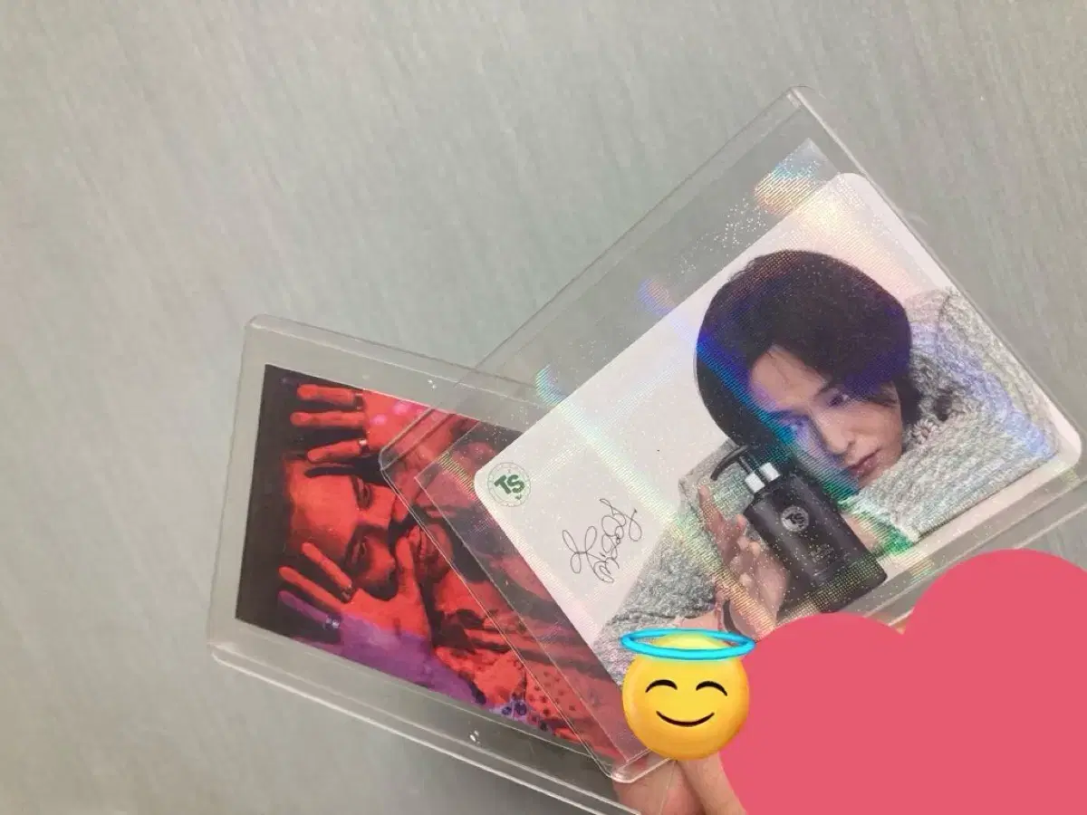 G-Dragon official photo card sold (price reduced)