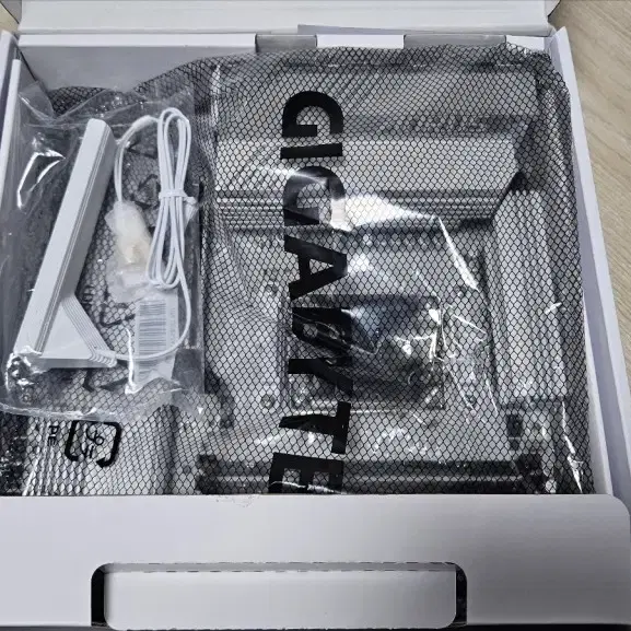 GIGABYTE B650M AORUS ELITE AX ICE