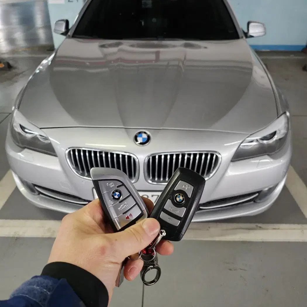 BMW 전모델 차량 스마트키 침수로 인한 복구 작업 및 스페어키 복사