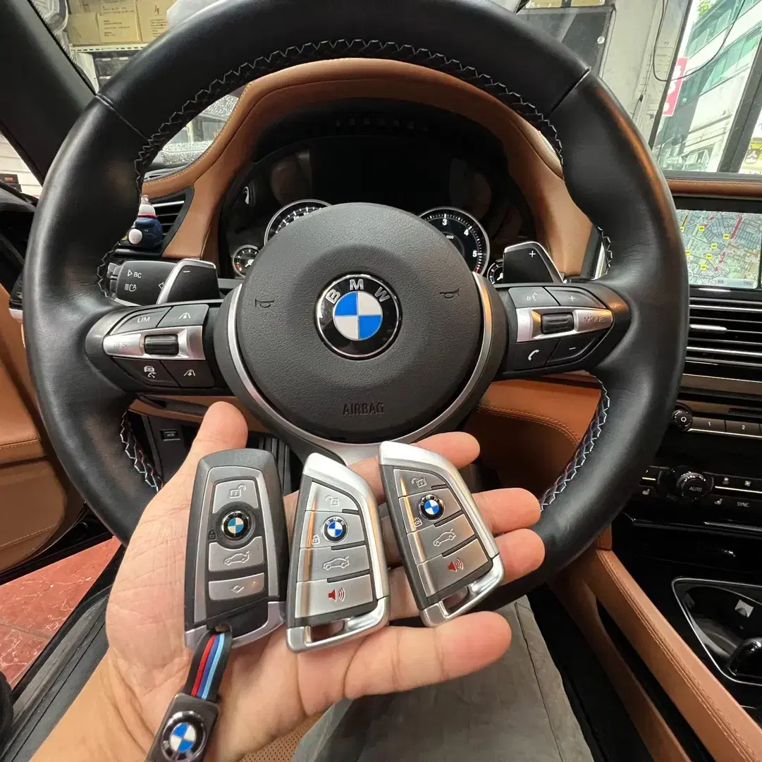 BMW 전모델 차량 스마트키 침수로 인한 복구 작업 및 스페어키 복사