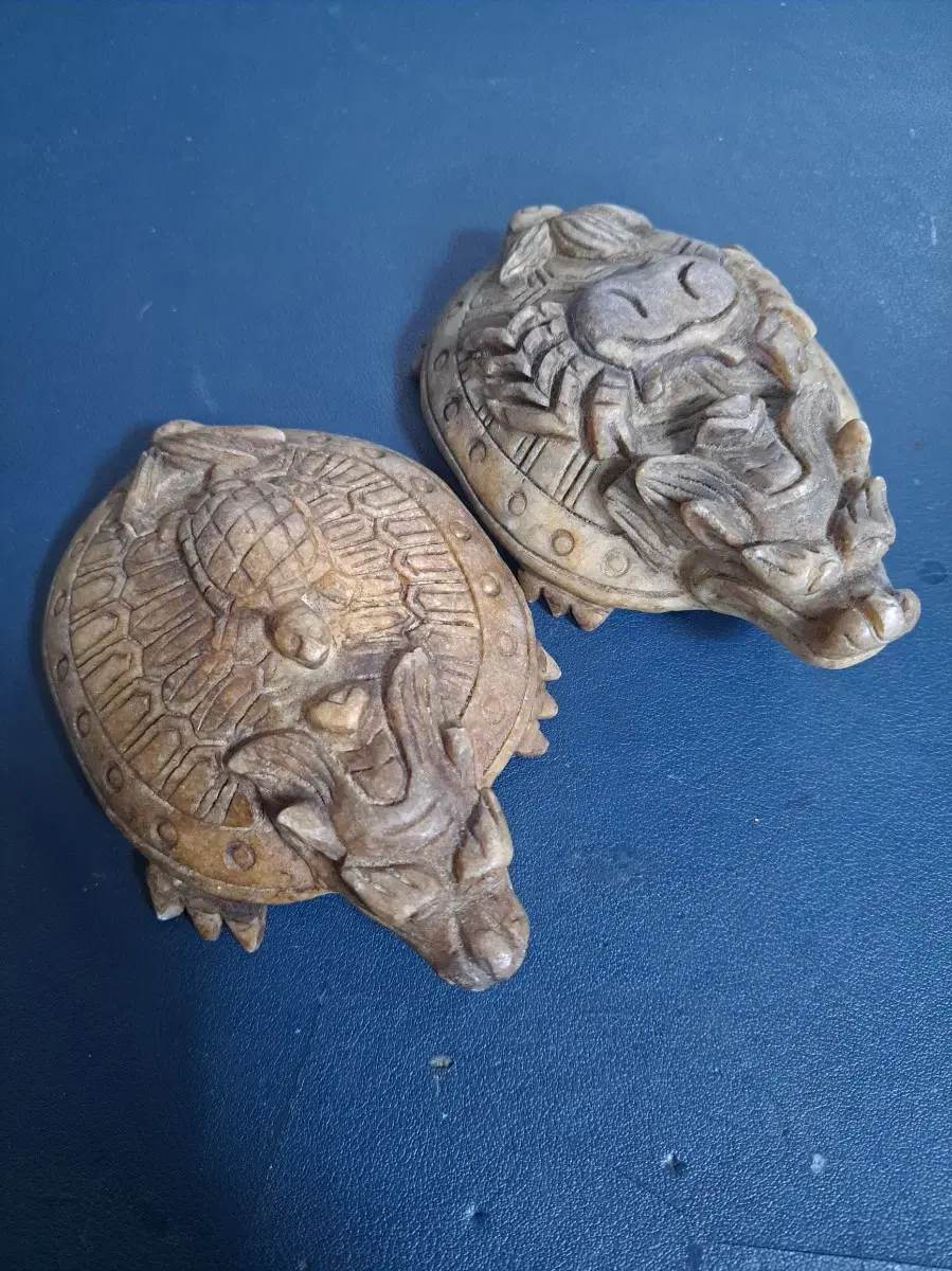 A pair of 2-pointed white jade dragon turtles.