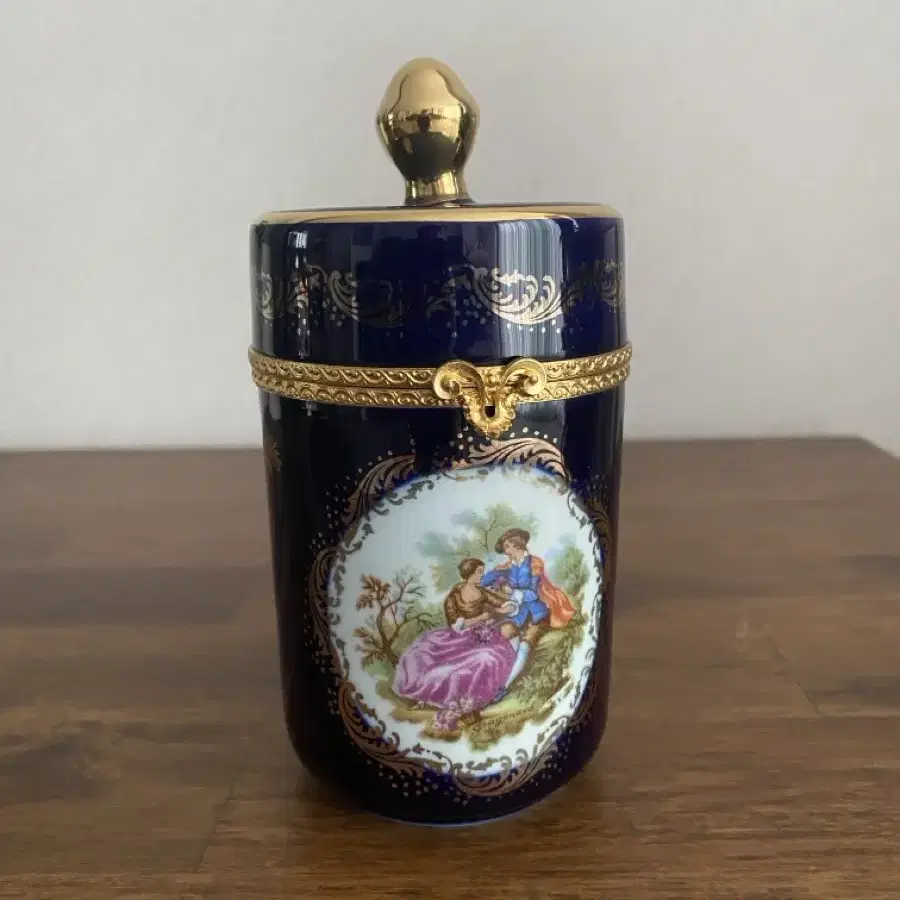 LIMOGES CASTEL FRANCE Trinket&Ashtray