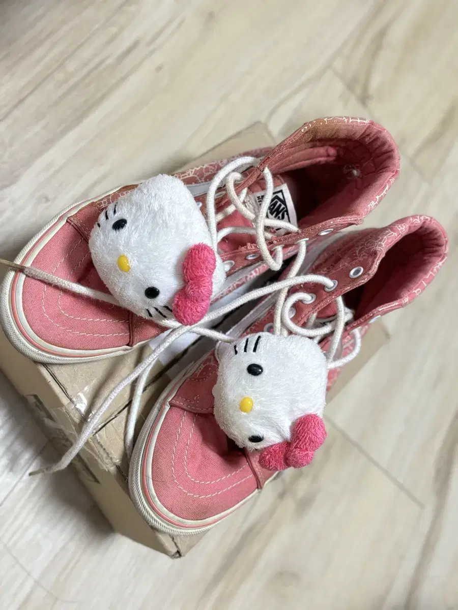 헬로키티 반스 스케이트하이 스니커즈 Vans HelloKitty