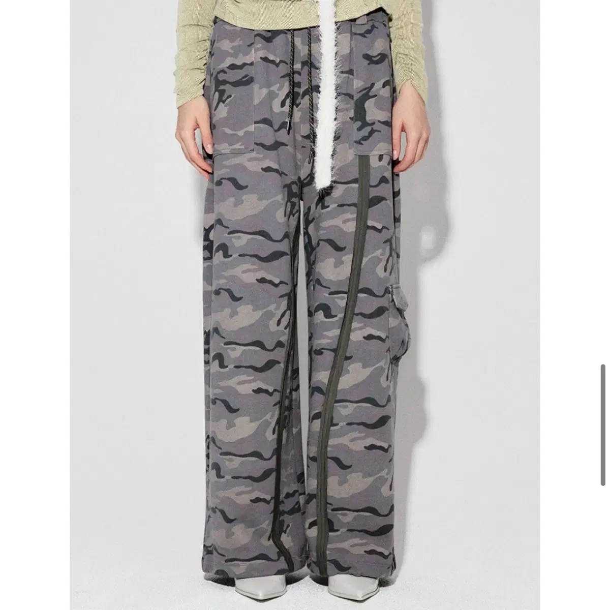 [데비어퍼] MILA CAMO SWEAT PANTS