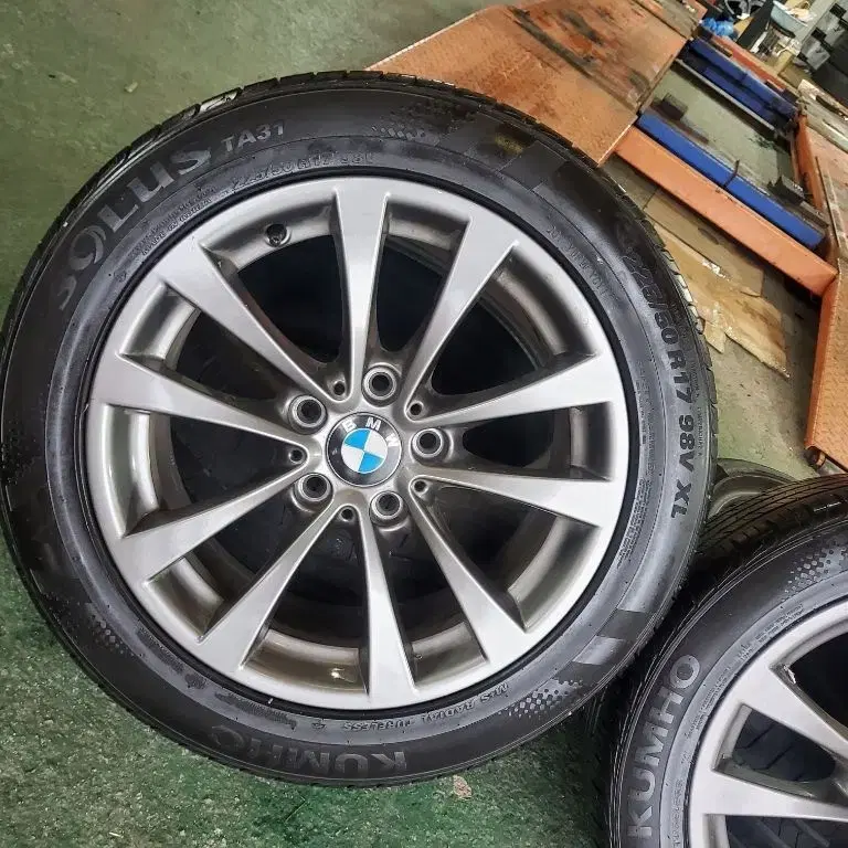 포터2  전용 BMW 정품 17인치 휠 타이어 한대분  35만원