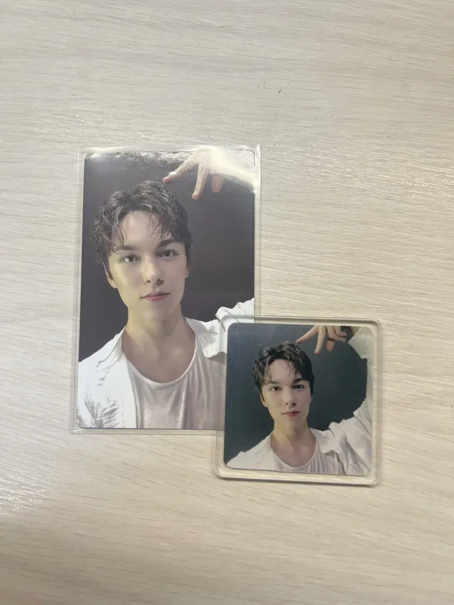 Vernon Unreleased Photocard & Magnet 8,000