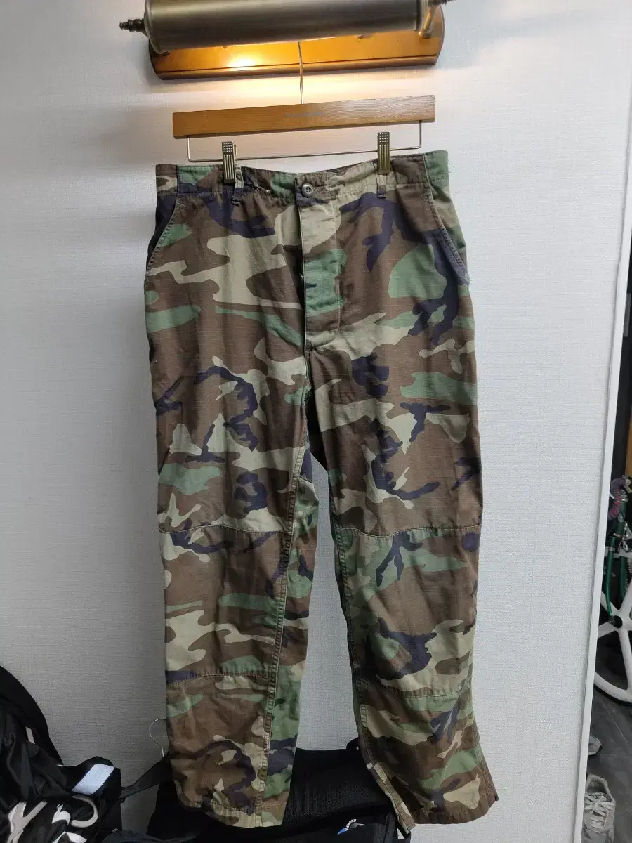 M-L) US Army 1st generation pants for sale