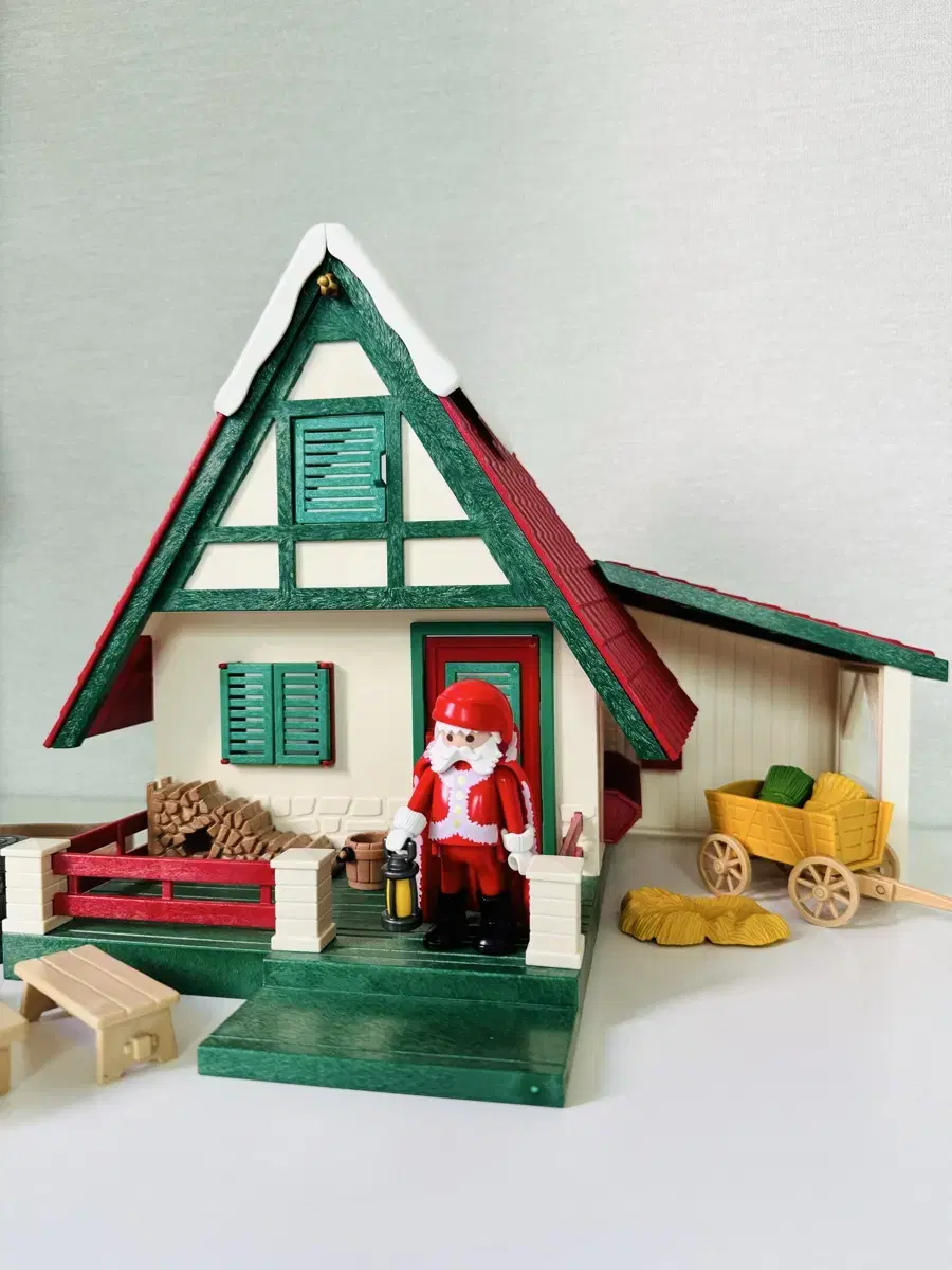 Playmobil Christmas Santa's House / Includes Props