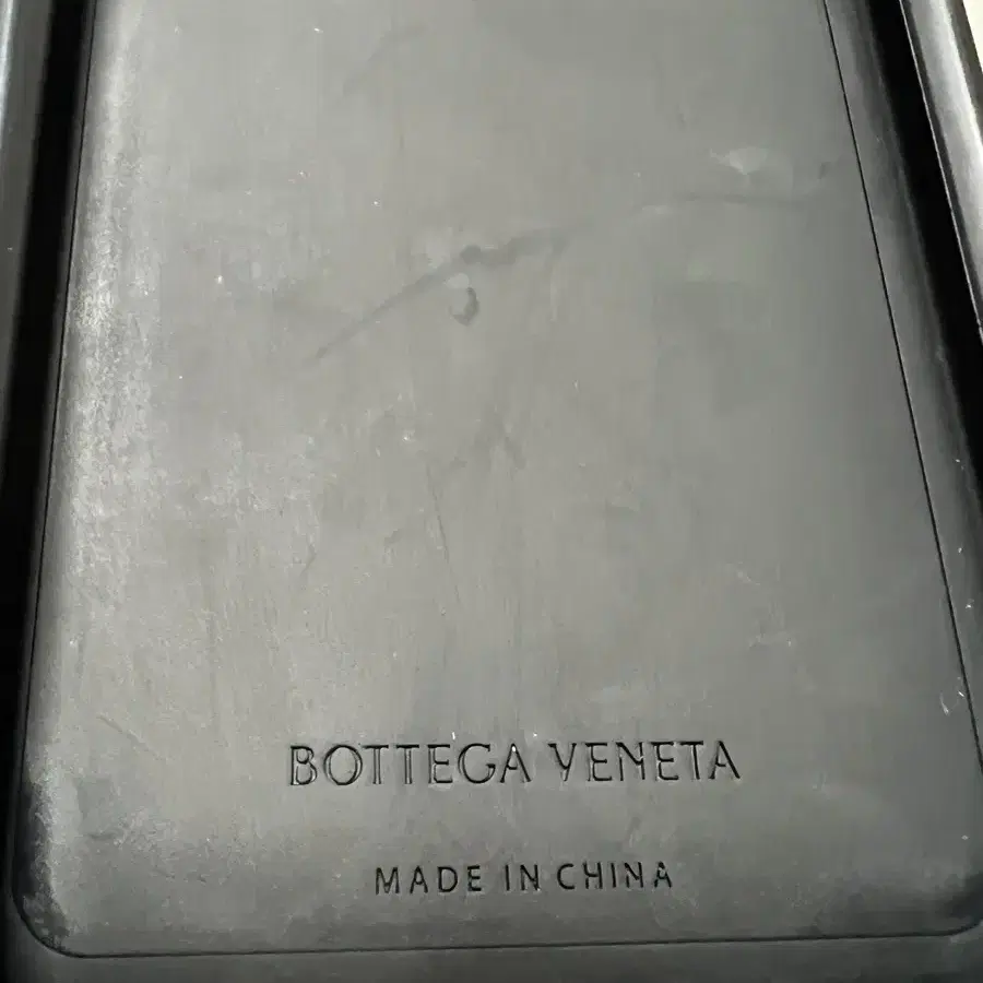 보테가베네타 Bottega Veneta 아이폰 13프로 러버 케이스 블랙