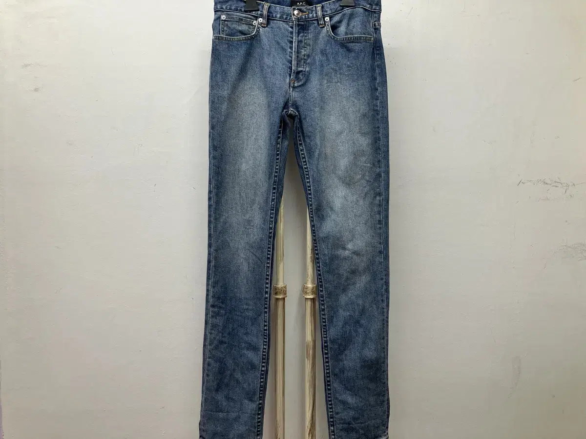 2 A.P.C. Jeans 29