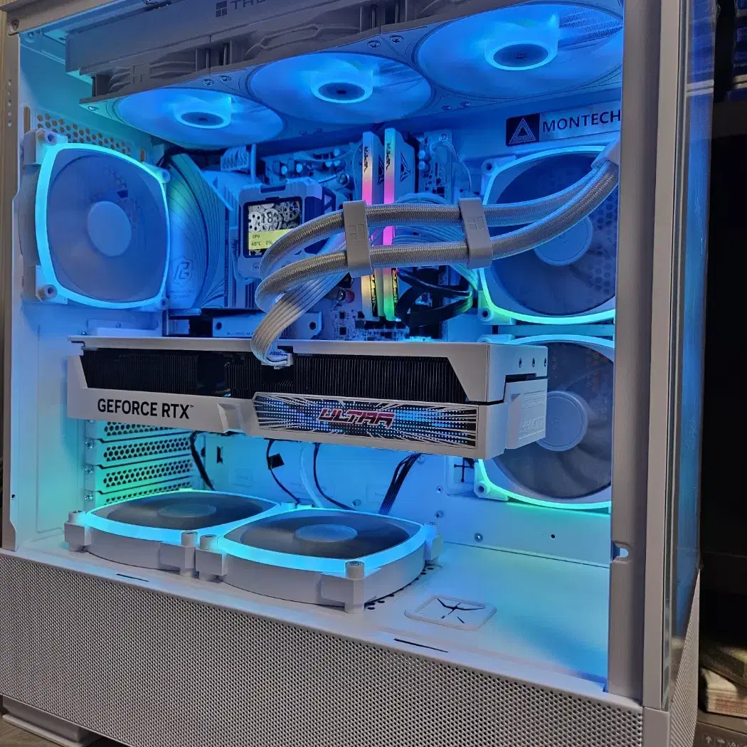 (화이트)라이젠7900x3d 램32g 1테라 4080 SUPER 수냉!~