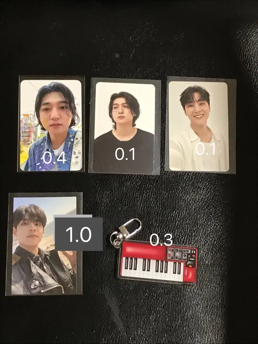 Day 6 album photocards, unofficial goods musical instruments keyring to sell.