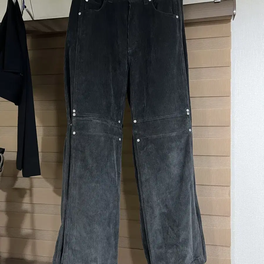 [M] 이에이 Hybrid over pants charcoal