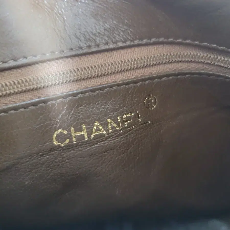 CHANEL 샤넬 스웨이드 카메라백