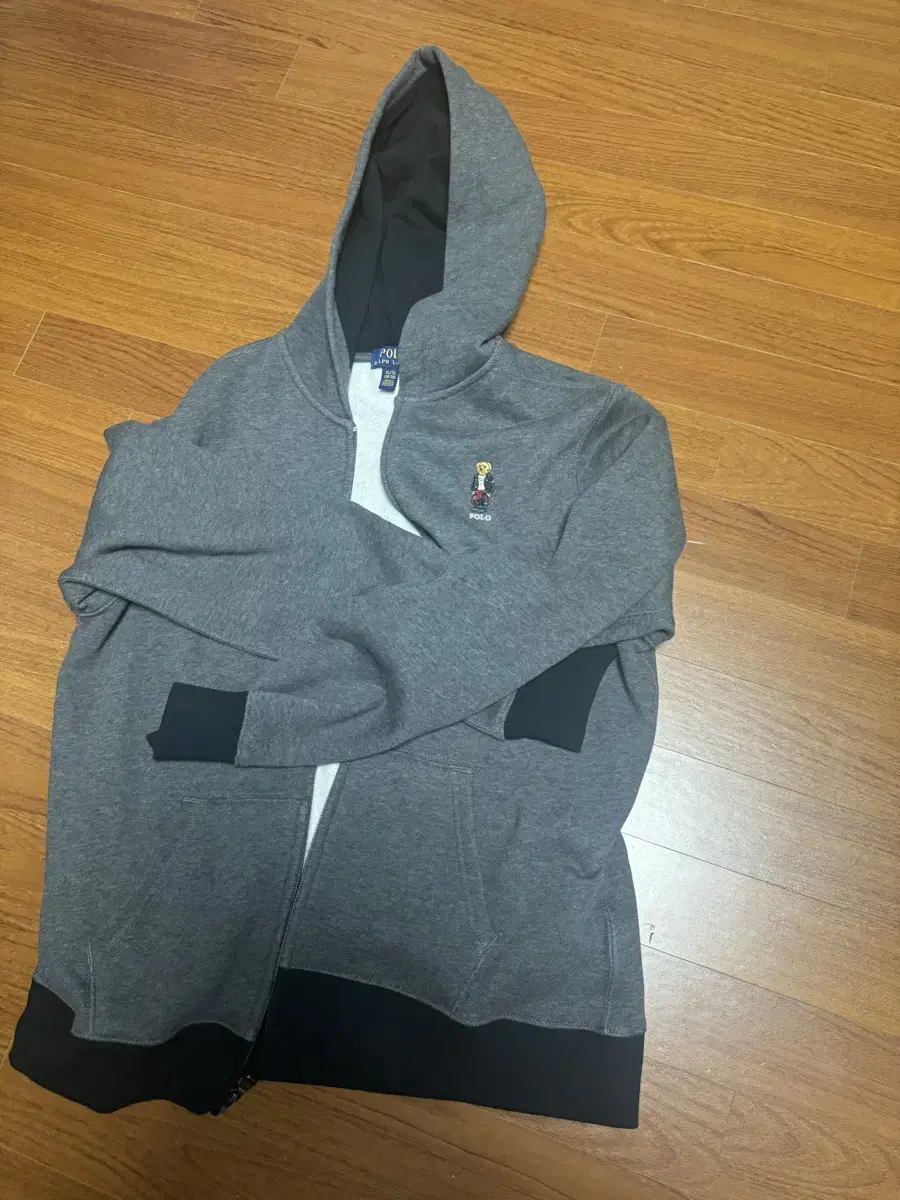 Today only I'm selling a 3-polo hooded zip-up Bear S~M