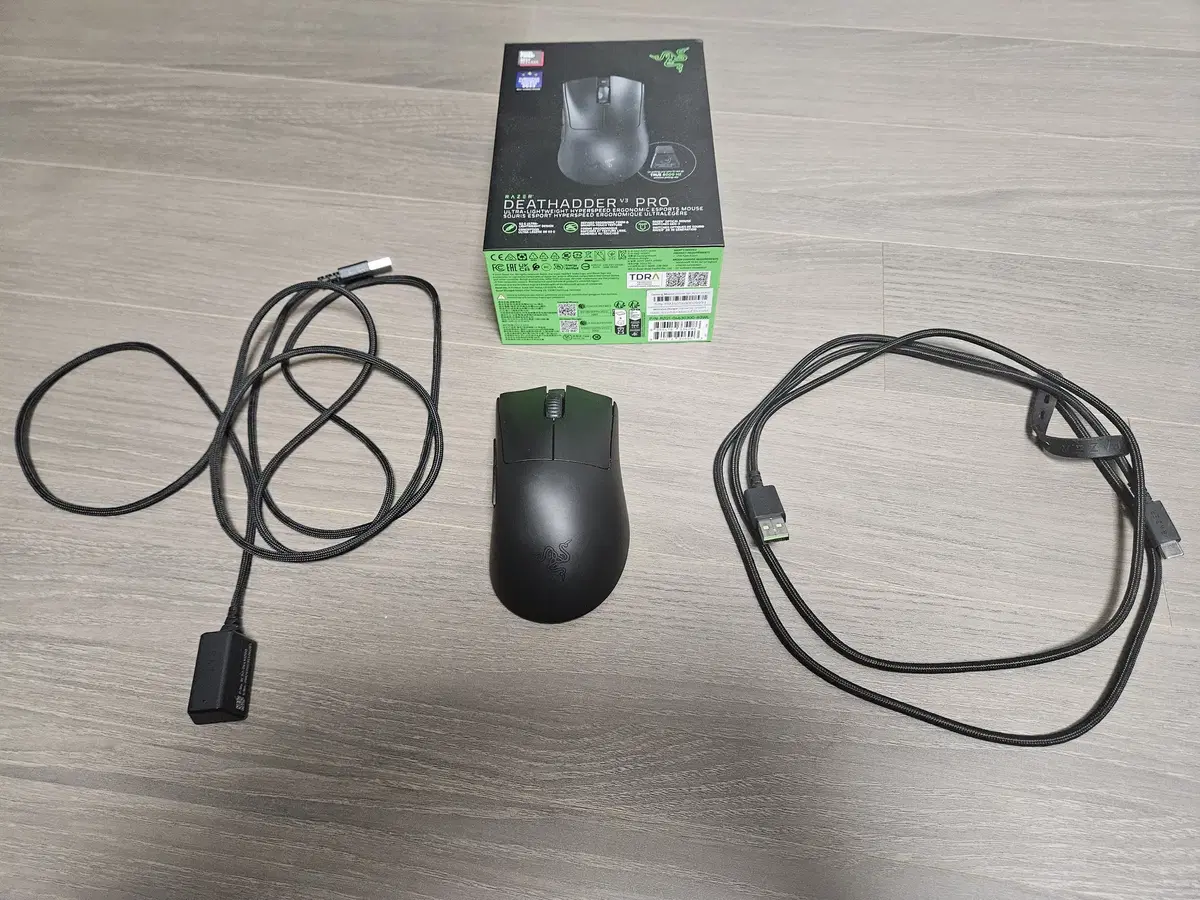 레이저 DeathAdder V3 Pro 무선 및 유선 마우스 팝니다.