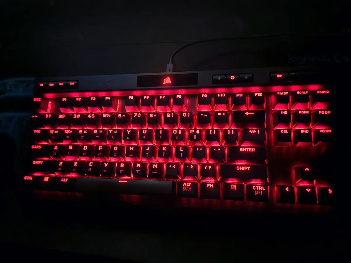 커세어 K70 RGB TKL OPX 광적축 키보드 팝니다.