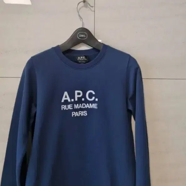 아페쎄 apc 로고 맨투맨