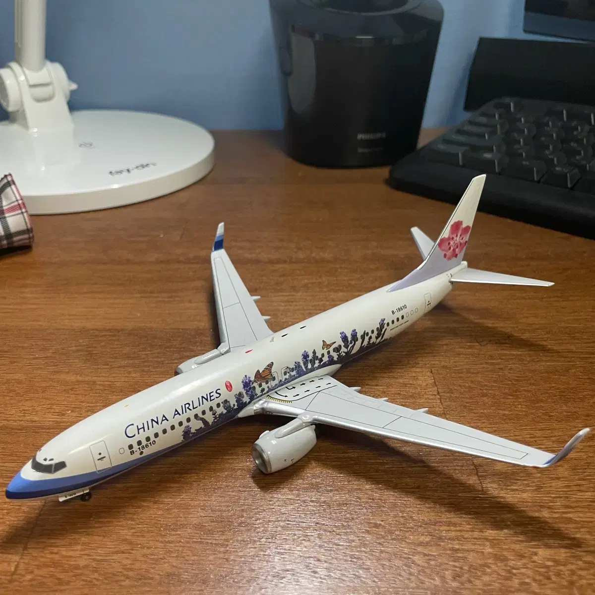 1:200 Aviation China Airlines 737-800 is for sale