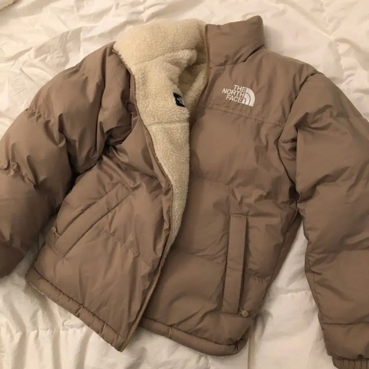 [L]The North Face Reversible Padded Beige