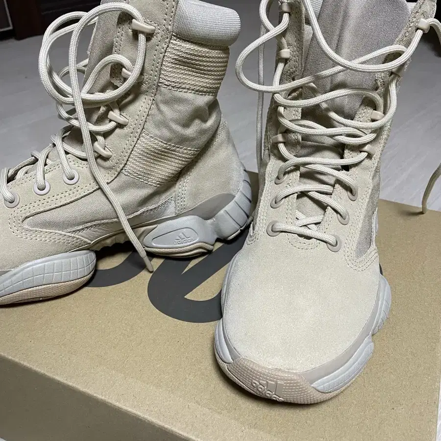 Adidas Yeezy 500 high / 이지 500부츠 260 판매.