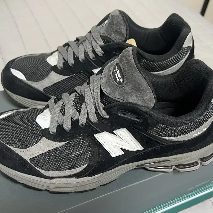 뉴발란스 M2002RR1 그레이블랙 JD Sports 한정판 290mm