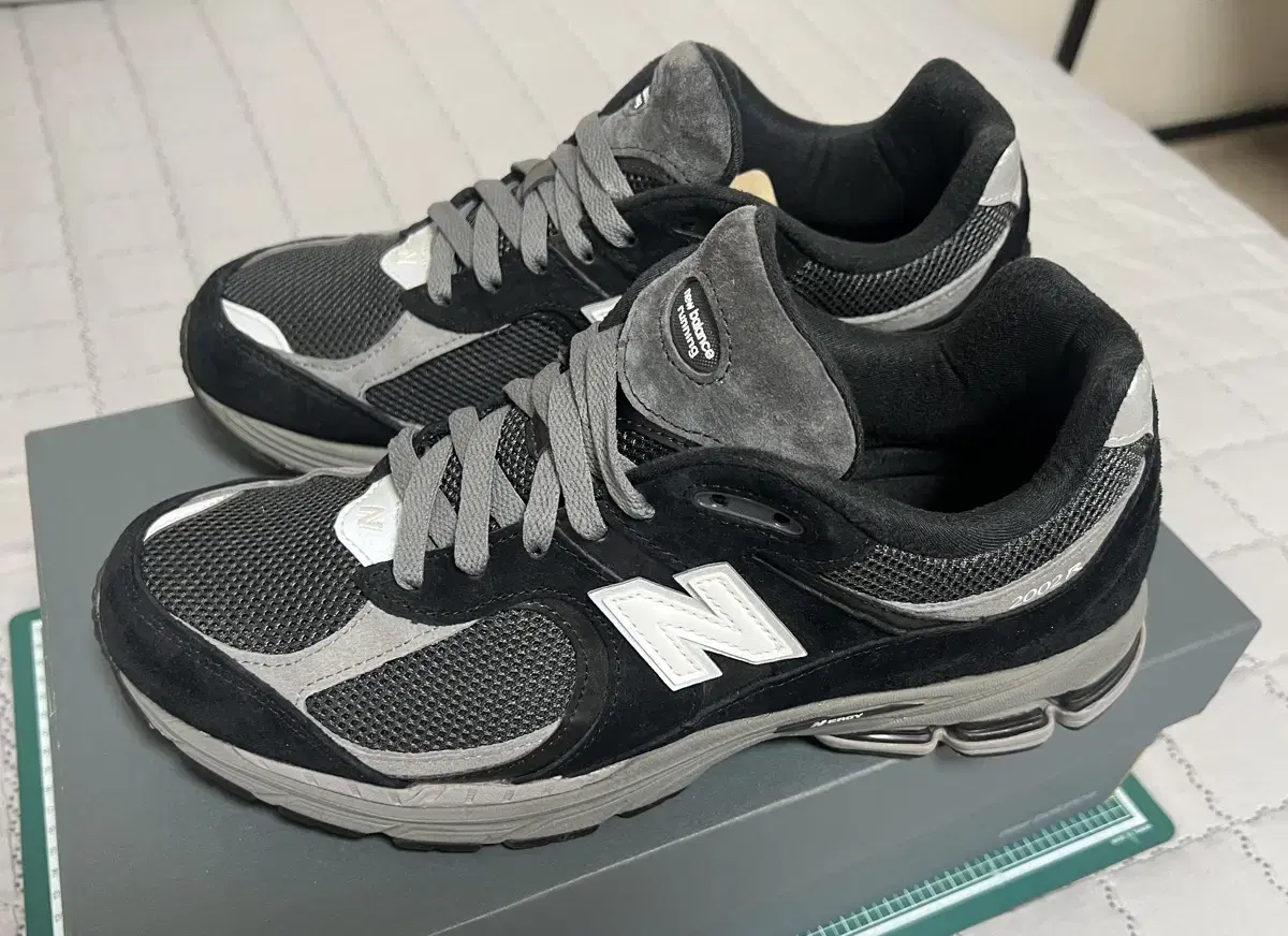 뉴발란스 M2002RR1 그레이블랙 JD Sports 한정판 290mm