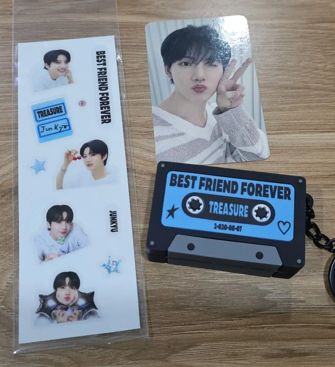 Treasure junkyu popup store Voice keyring + photo card, sticker