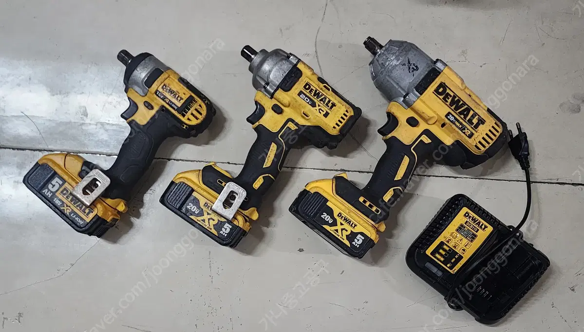 디월트 임팩렌치 (DEWALT DCF 892) 중고