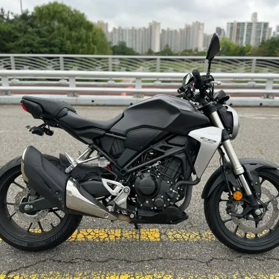 혼다 cb300r 2019년형 abs모델 짧은키로수 팝니다