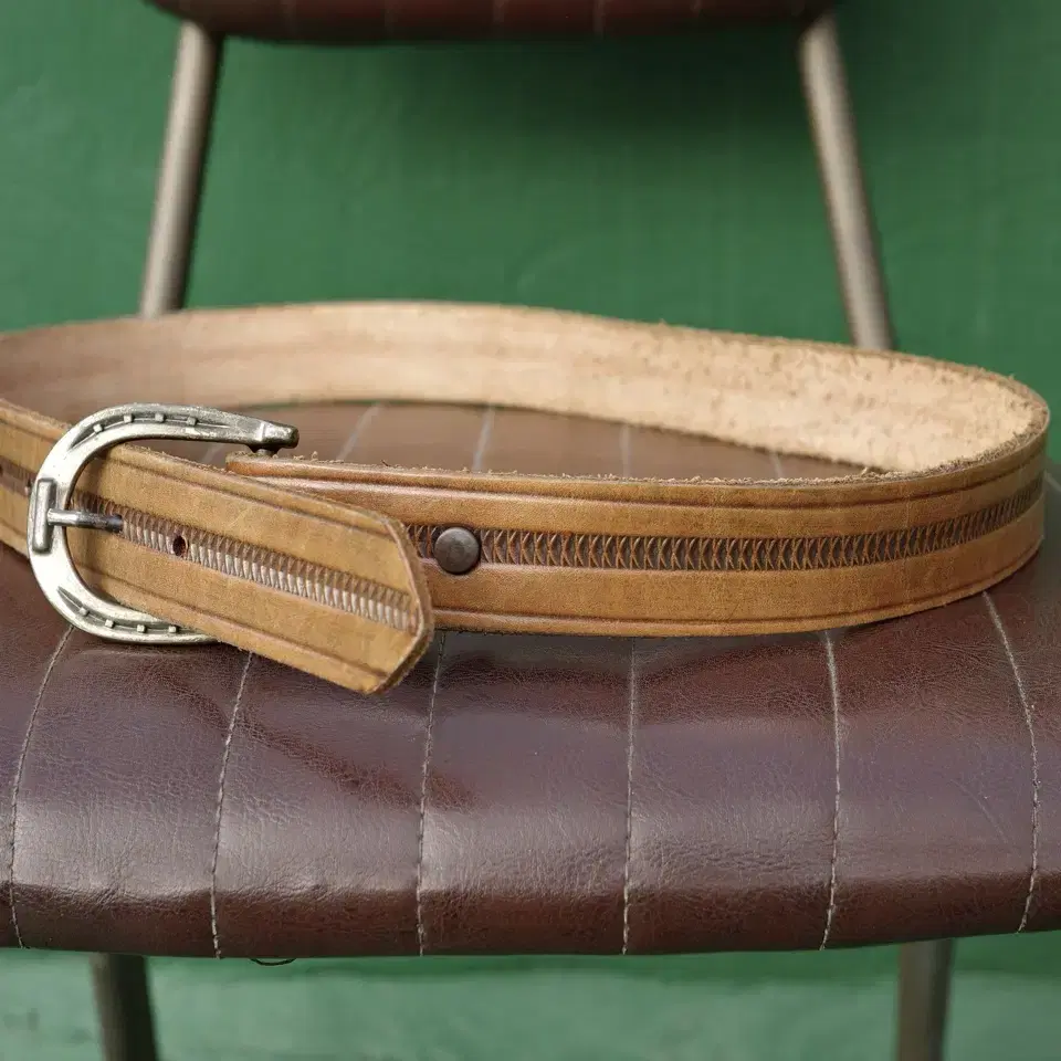 Vintage Horseshoe Buckle Leather Belt