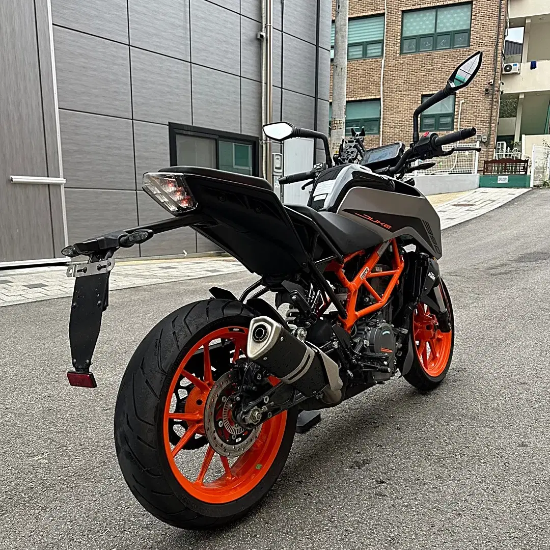 KTM 듀크390/23년출고/1천KM/신차보증가능/신차급컨디션판매합니다.