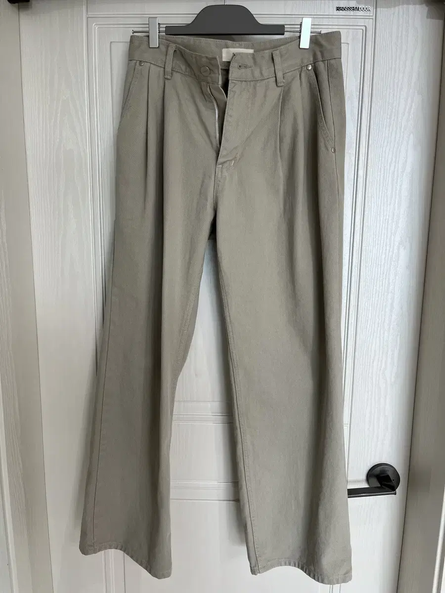 Fabregas Chino Two-Tuck Pants