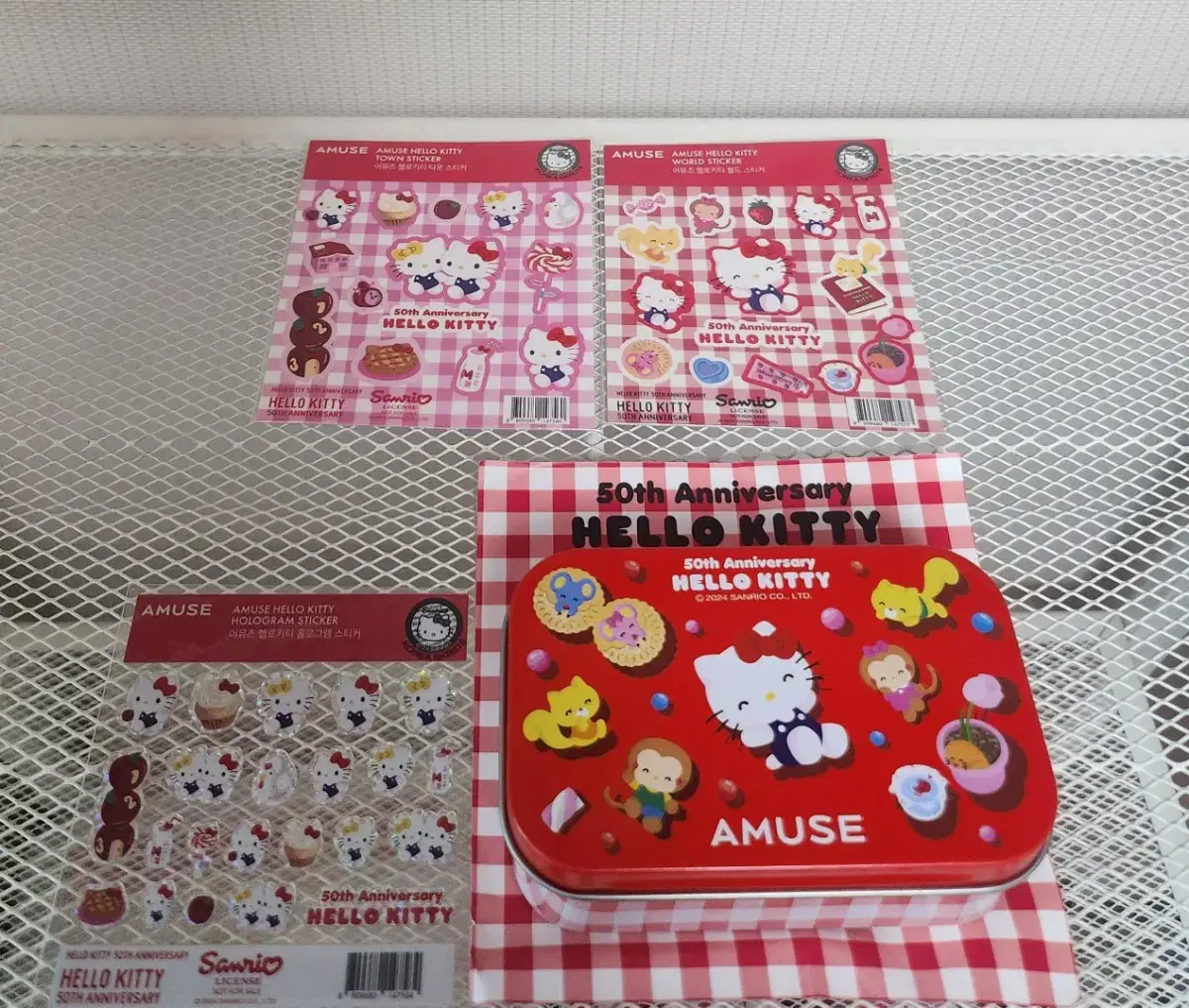 [Includes 3 stickers] AMUSE Hello Kitty Tin Case Limited Edition