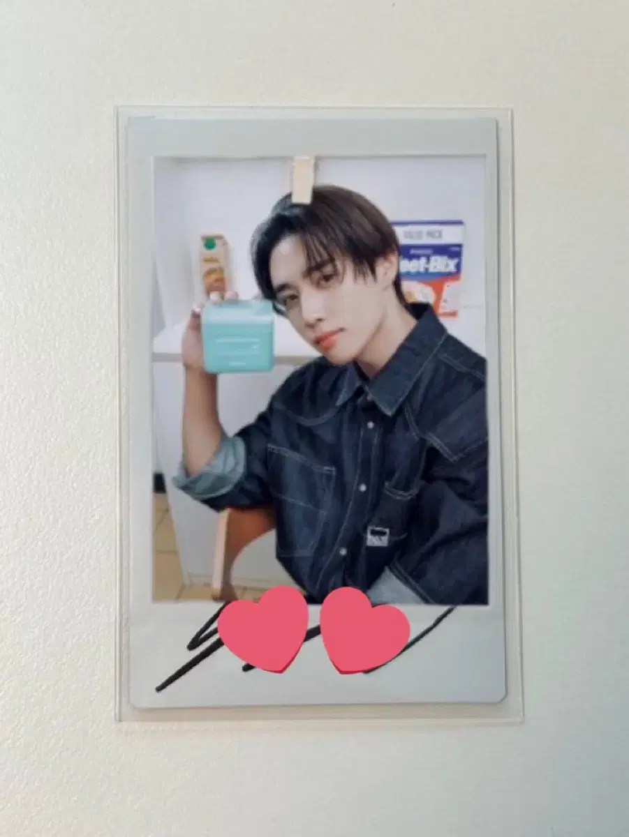 The Boyz sunwoo MediHill sign polaroid WTS