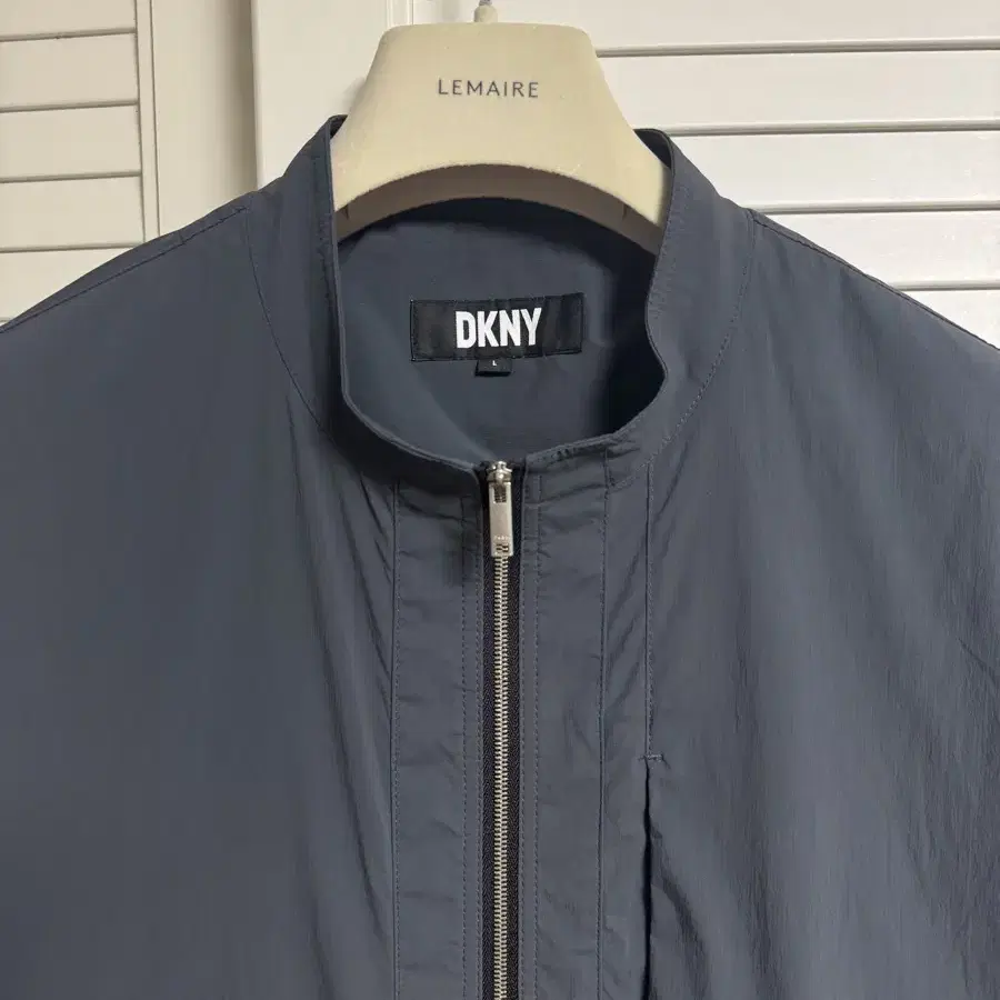 판매완료 22SS 한섬 DKNY 바람막이자켓 다크그레이 L 100,