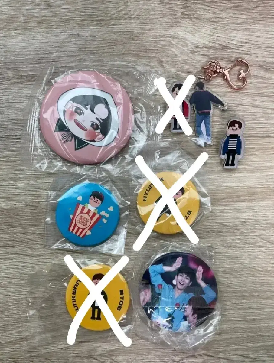 Sell BTOB badges & keyring 