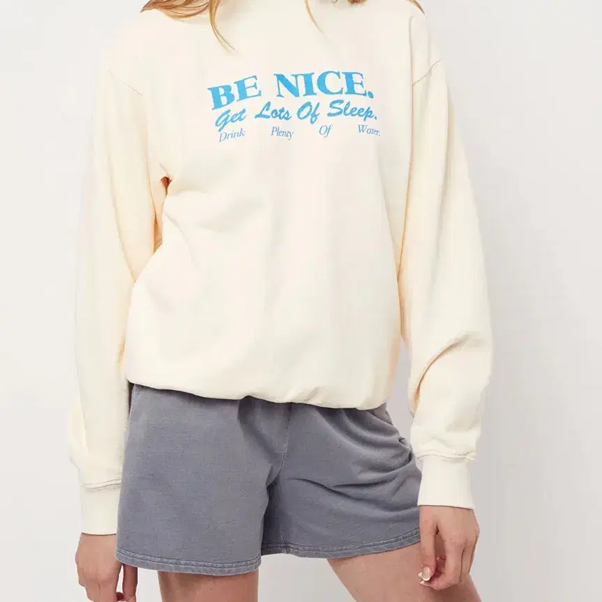 스포티앤리치 크림 (m) Sporty & Rich Crewneck