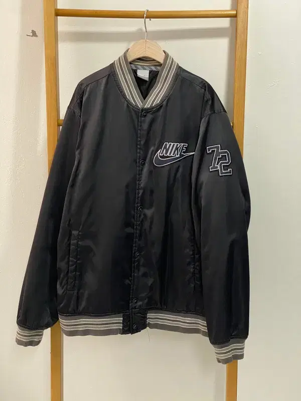 [XXL] Nike Satin Varsity Jacket