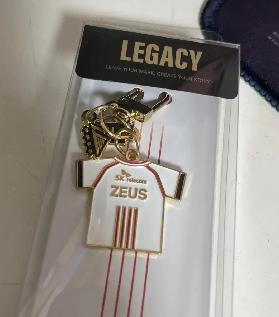 Zeus Worlds Uniform Keyring