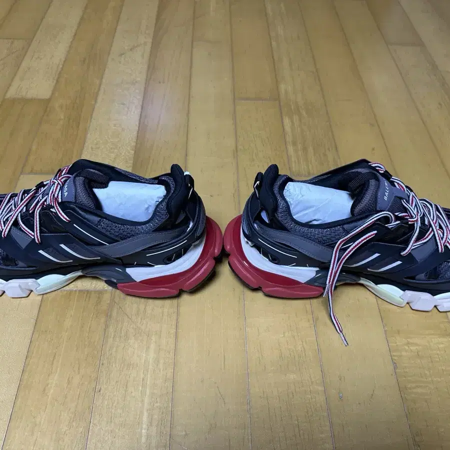 발렌시아가 track Sneakers Black Red 사이즈42