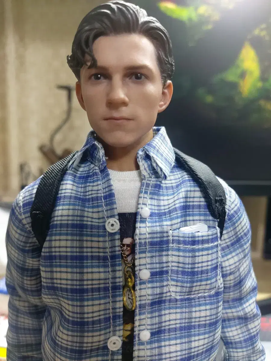 I'm selling a 12-inch custom figure of Tom Holland, not Hot Toys.