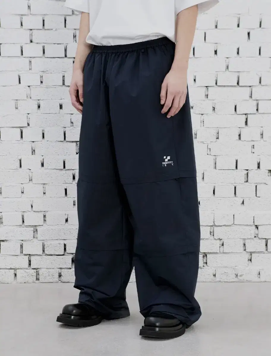 M) 이에이 FLAG TRACK PANTS Navy