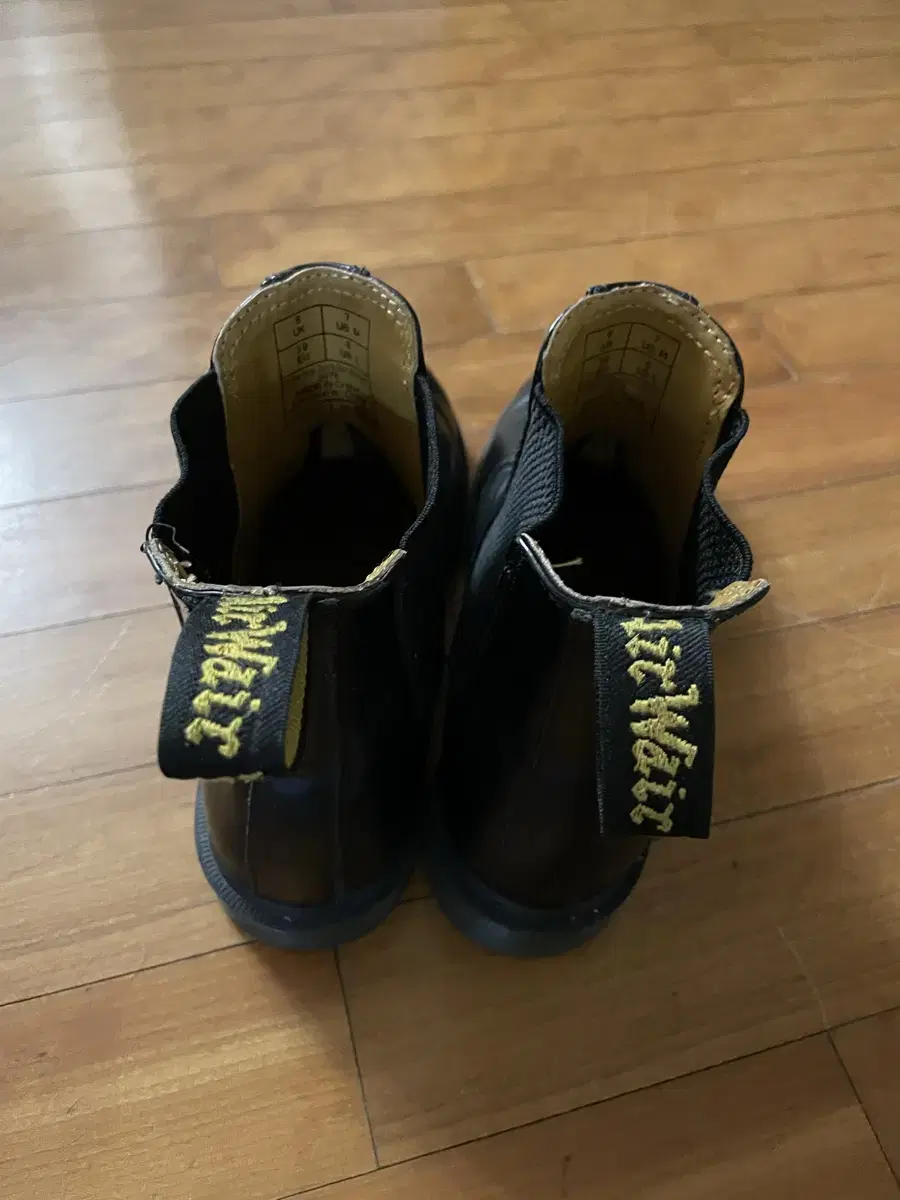 Dr. Martens Chelsea Boots 250 UK6