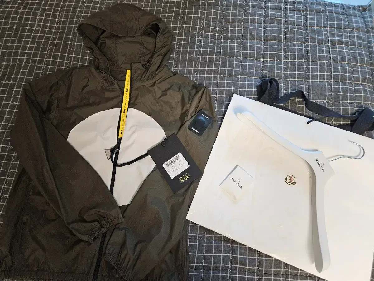 [hot sale] Moncler Genuine Brand New Windbreaker