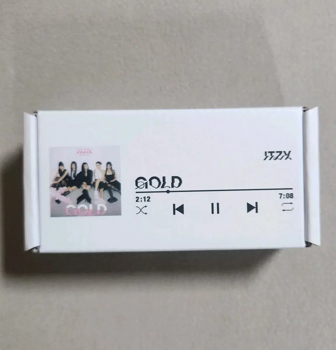 Itzy Gold Pop Up Store Power Bank Power Bank