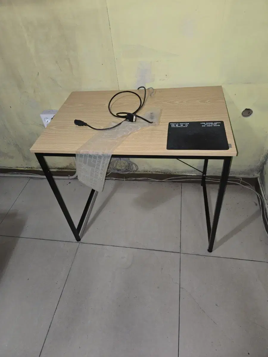 Computer desk