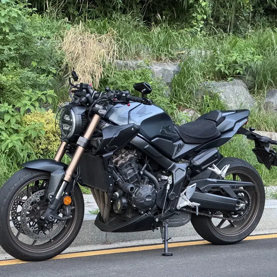 23년식  CB650R 맷그레이