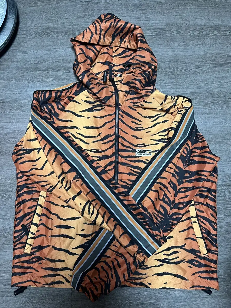 [L] Onitsuka Tiger Collection Line Tiger Jacket